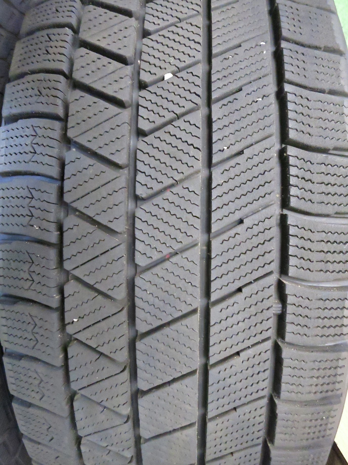 [送料無料]バリ溝！21年！9.5分★スタッドレス 215/60R16 ブリヂストン ブリザック VRX3 ピレリ PCD100 114.3/4H マルチ★3022103Hス