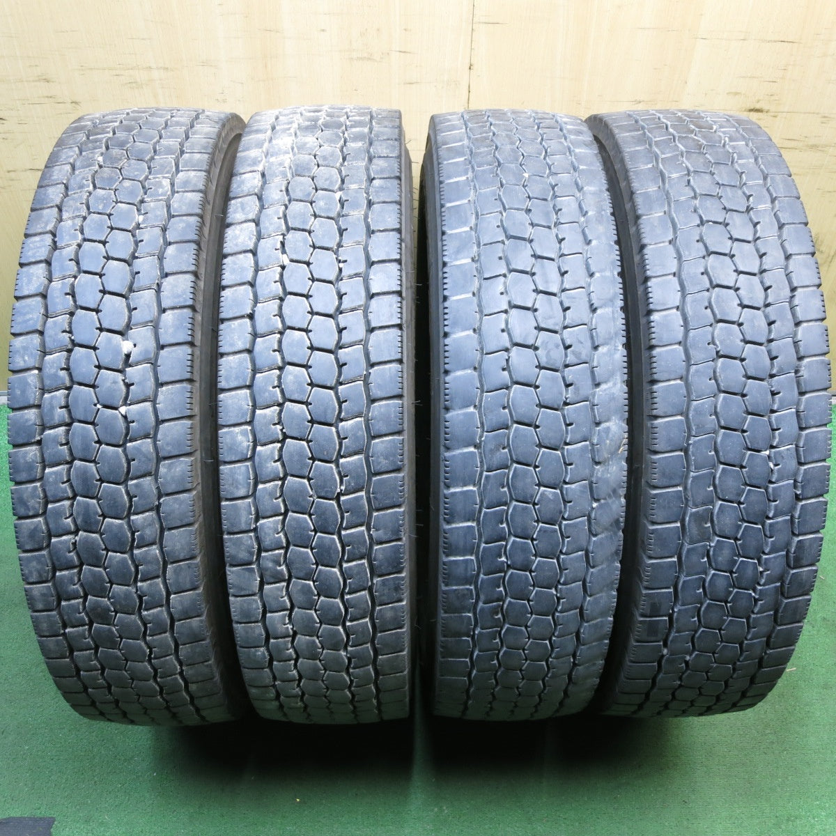 *送料無料* バリ溝！23年！9.5分★トラック タイヤ 225/80R17.5 123/122L ブリヂストン M888 ミックス オールシーズン 17.5インチ★4022212クスタ