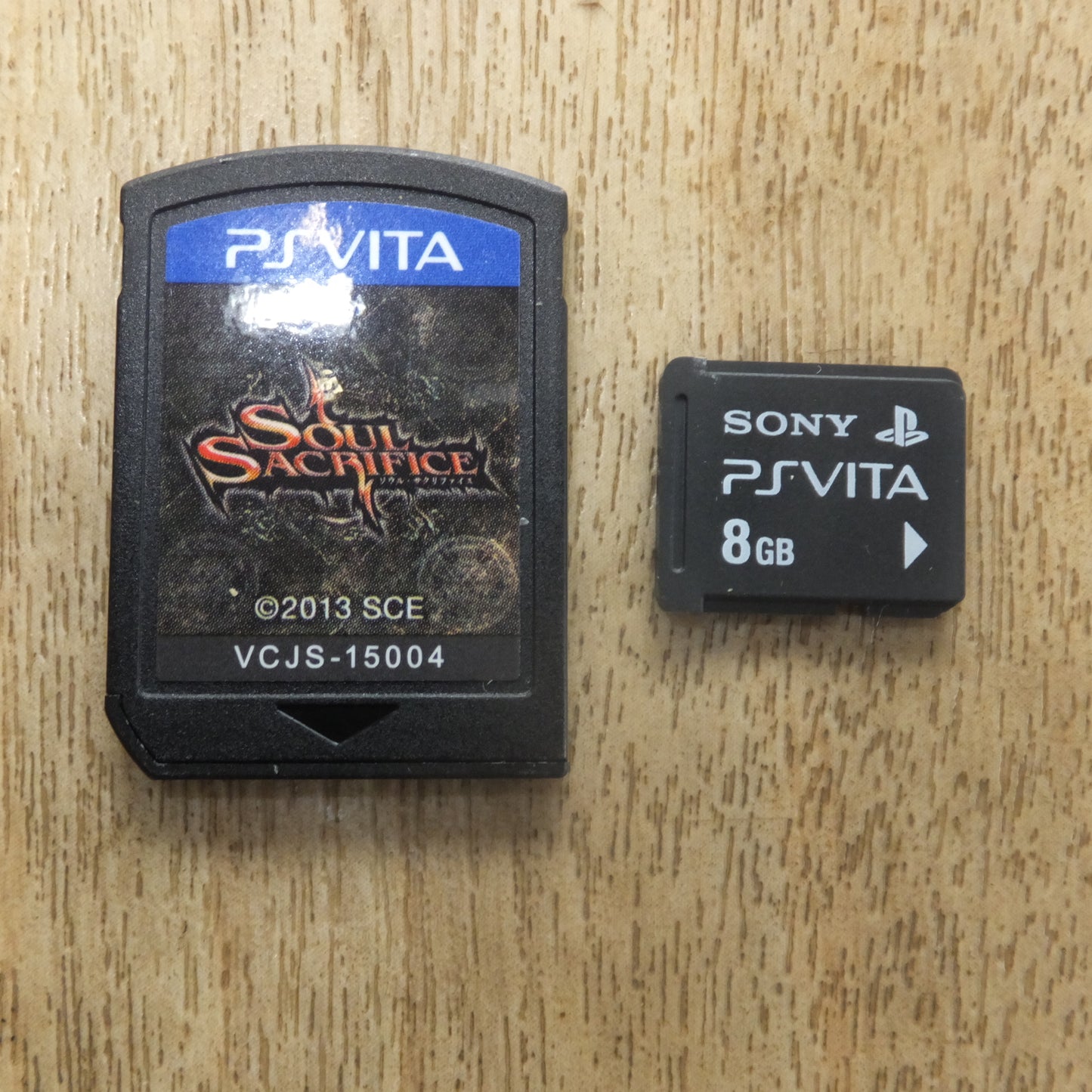 [送料無料]現状品★ソニー SONY プレイステーションヴィータ PlayStation Vita PCH-1000　メモリーカード 8GB　SOUL SACRIFICE　セット★