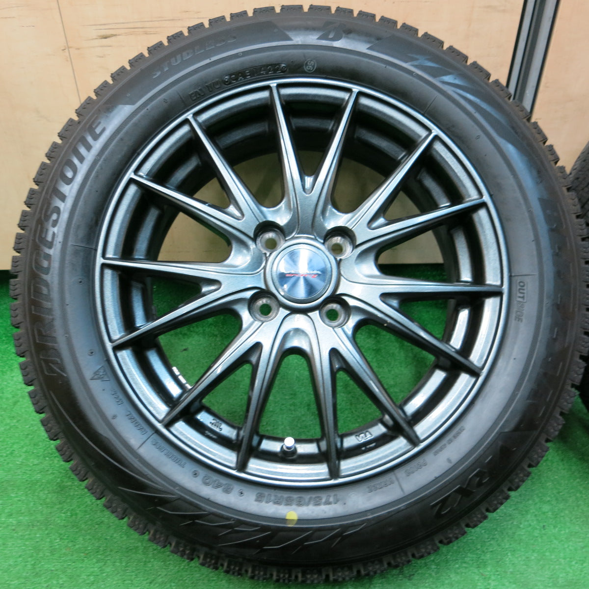 *送料無料*バリ溝！22年！キレイ！ほぼ10分★スタッドレス 175/65R15 ブリヂストン ブリザック VRX2 VELVA SPORTZ ヴェルヴァ 15インチ PCD100/4H★3112809イス