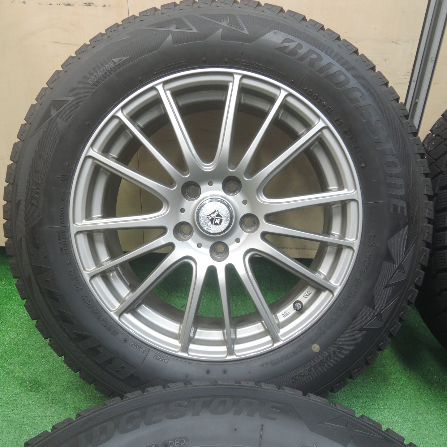 *送料無料*キレイ★スタッドレス 225/65R17 ブリヂストン ブリザック DM-V2 GMach 17インチ PCD114.3/5H★3113004SYス