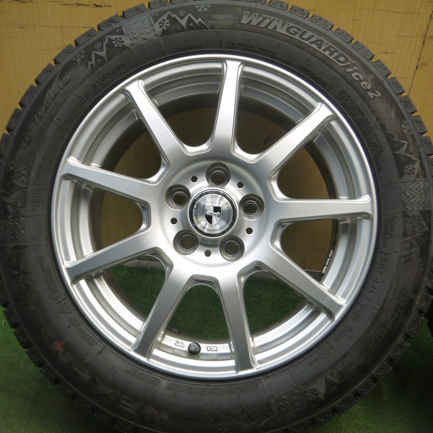 *送料無料* 超バリ溝！20年！キレイ！ほぼ10分★スタッドレス 185/65R15 ネクセン WINGUARD ice2 GMach 15インチ PCD100/5H★4021308Hス