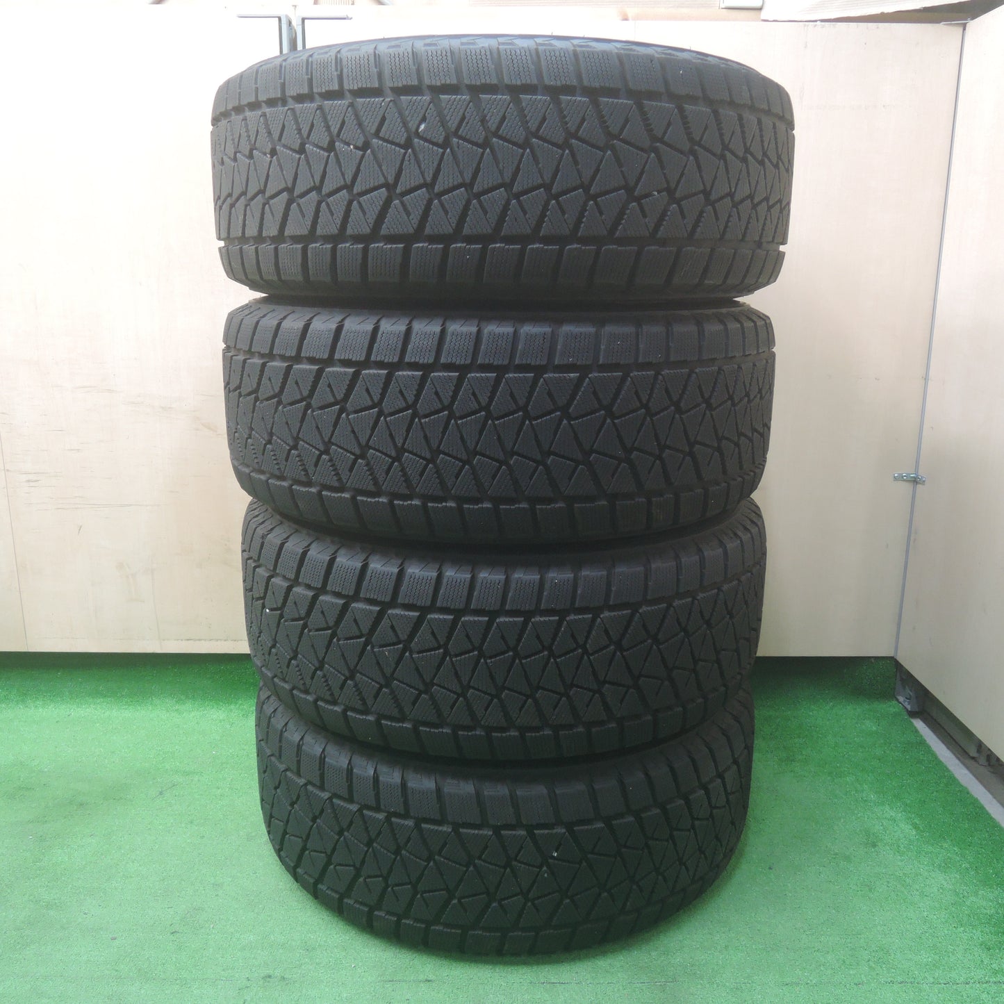 *送料無料*バリ溝！キレイ！9.5分★ランクル 等 KEELER キーラー 285/60R18 スタッドレス ブリヂストン ブリザック DM-V2 18インチ PCD150/5H★3121301SYス