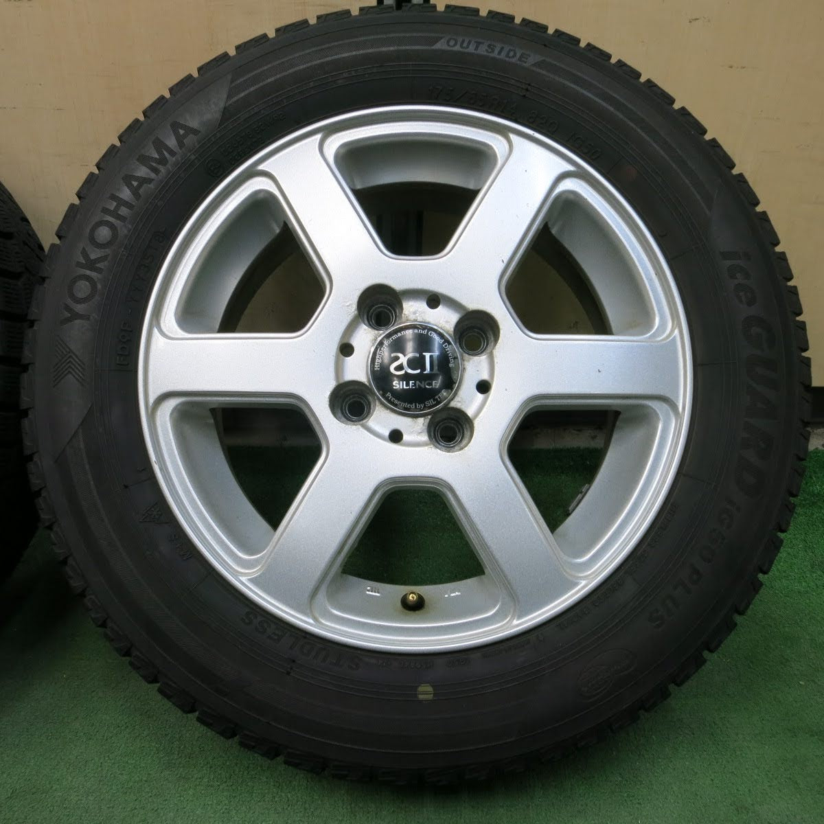 [送料無料]バリ溝！8.5分★スタッドレス 175/65R14 ヨコハマ アイスガード iG50 プラス SILENCE SIL TEC 14インチ PCD100/4H★3101506イス