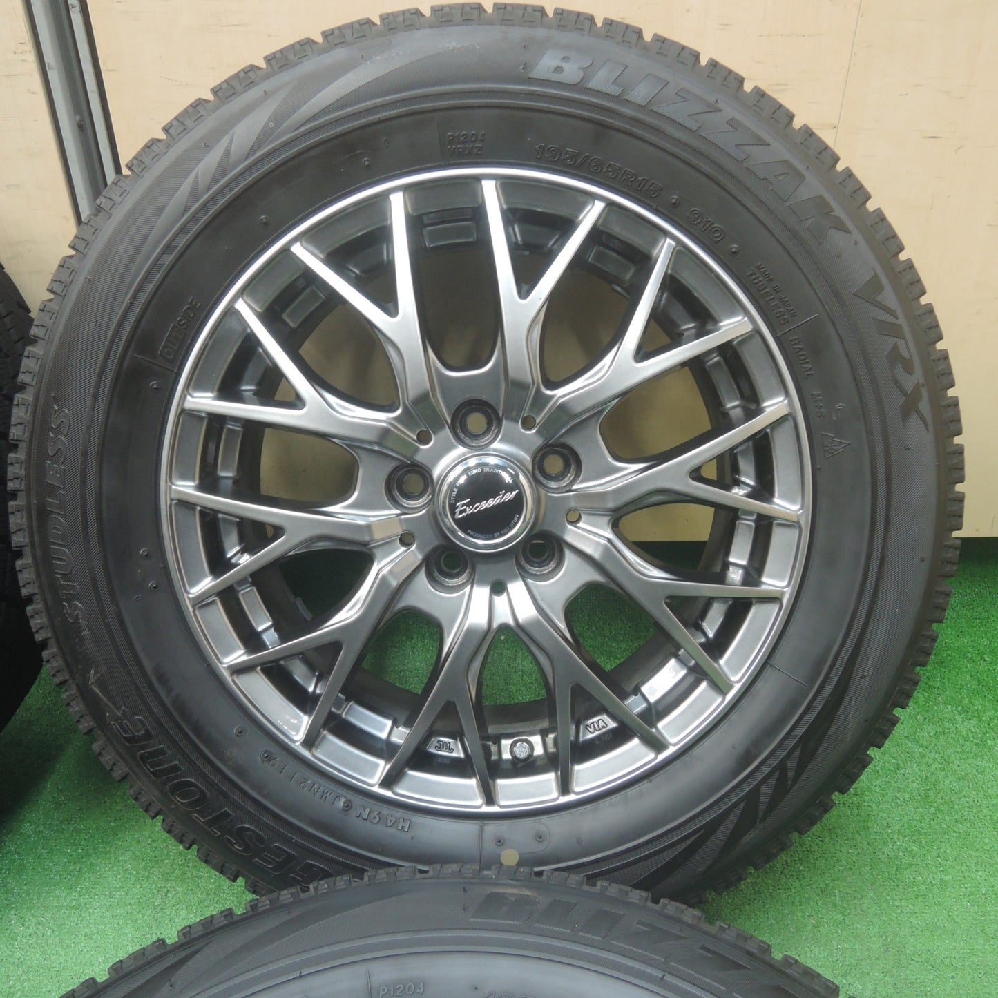 *送料無料* バリ溝！キレイ！8.5分★プリウス等 195/65R15 スタッドレス ブリヂストン ブリザック VRX Exceeder エクシーダー PCD100/5H★4020908SYス