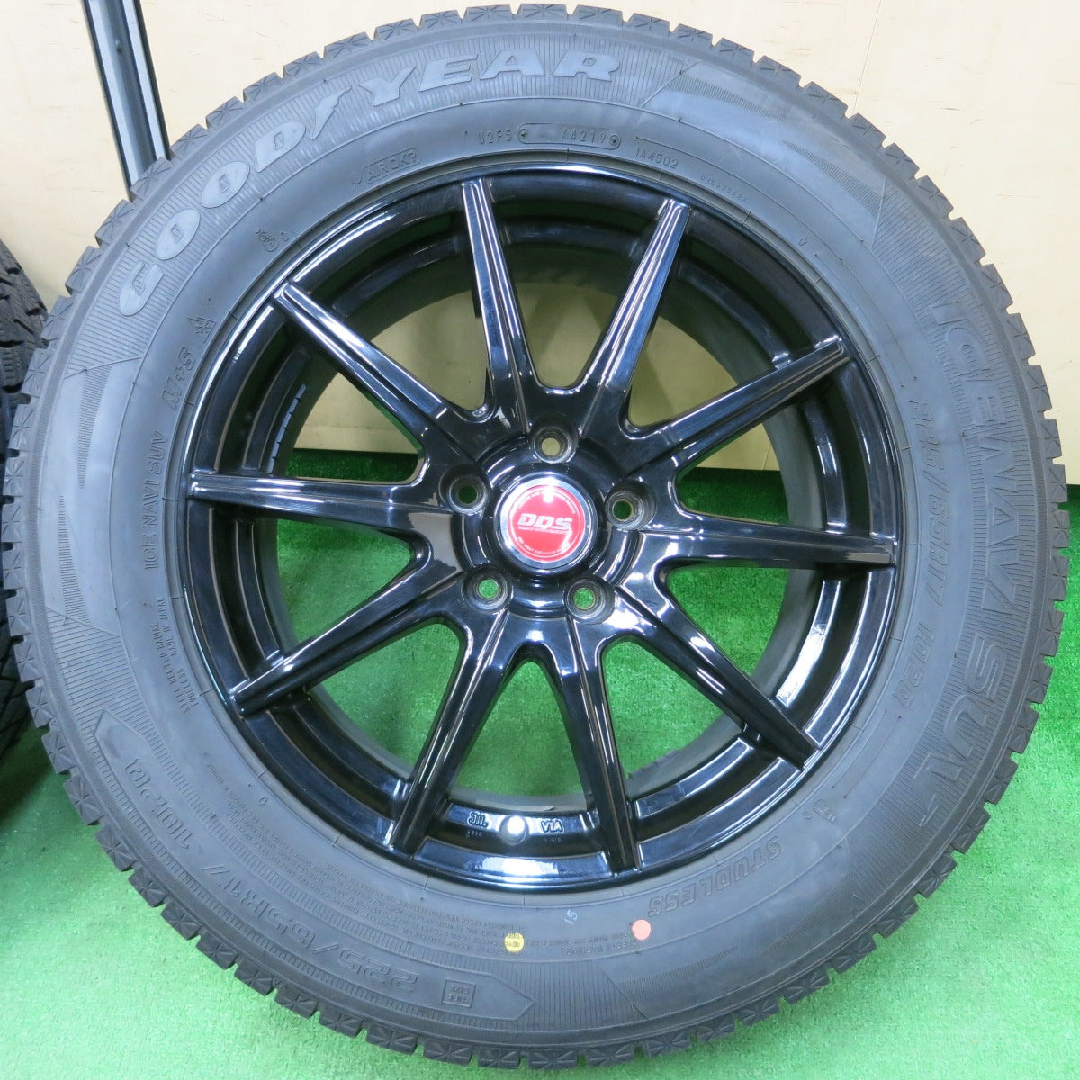 *送料無料* バリ溝！キレイ！9.5分★スタッドレス 225/65R17 グッドイヤー アイスナビ SUV D.O.S. DOS 17インチ PCD114.3/5H★4021709イス