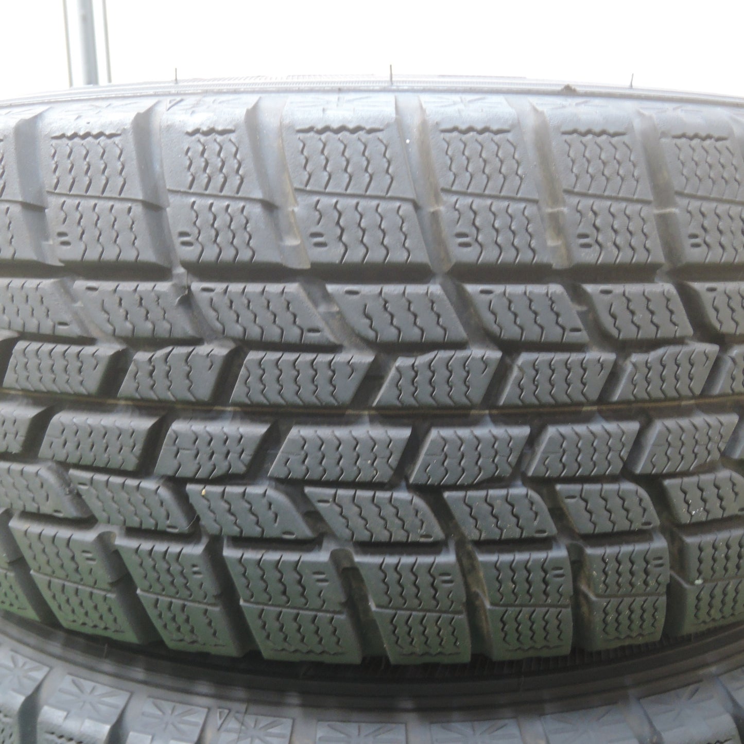 *送料無料* バリ溝！キレイ！9.5分★スタッドレス 175/65R15 グッドイヤー アイスナビ6 NIRVANA NV ニルバーナ 15インチ PCD100/4H★4020909SYス