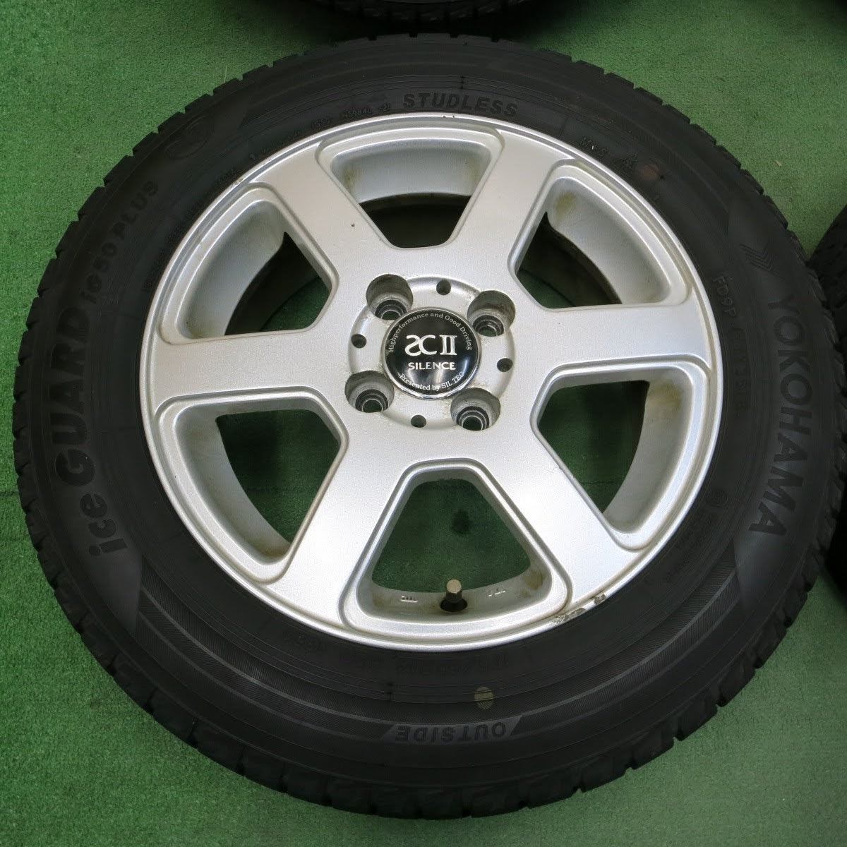 [送料無料]バリ溝！8.5分★スタッドレス 175/65R14 ヨコハマ アイスガード iG50 プラス SILENCE SIL TEC 14インチ PCD100/4H★3101506イス