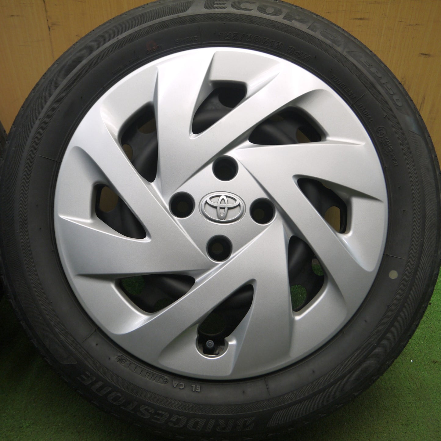 *送料無料* キレイ★トヨタ アクア 純正 スチール 185/60R15 ブリヂストン エコピア EP150 15インチ PCD100/4H★4030510Hノ