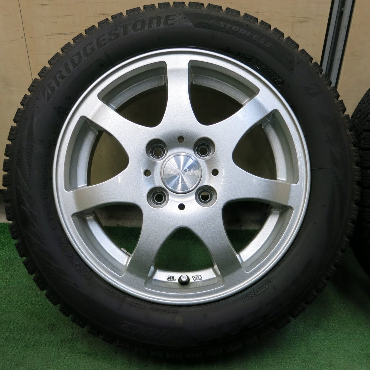 [送料無料]バリ溝！9.5分★スタッドレス 155/65R14 ブリヂストン ブリザック VRX2 AQUA I JAK アクア 14インチ PCD100/4H★3100908イス