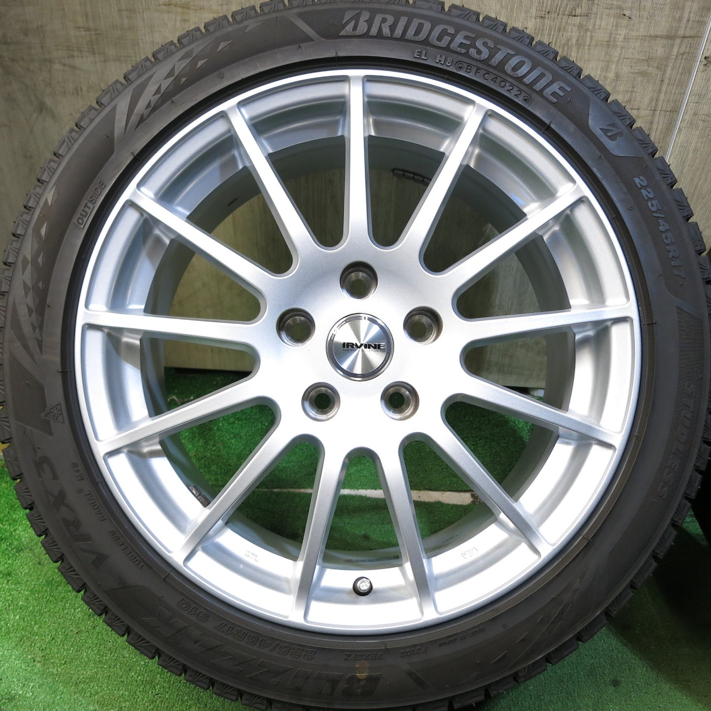 [送料無料]バリ溝！22年！キレイ！ほぼ10分★ワーゲン 等 225/45R17 スタッドレス ブリヂストン ブリザック VRX3 IRVINE アーヴィン PCD112/5H★3052208Hス