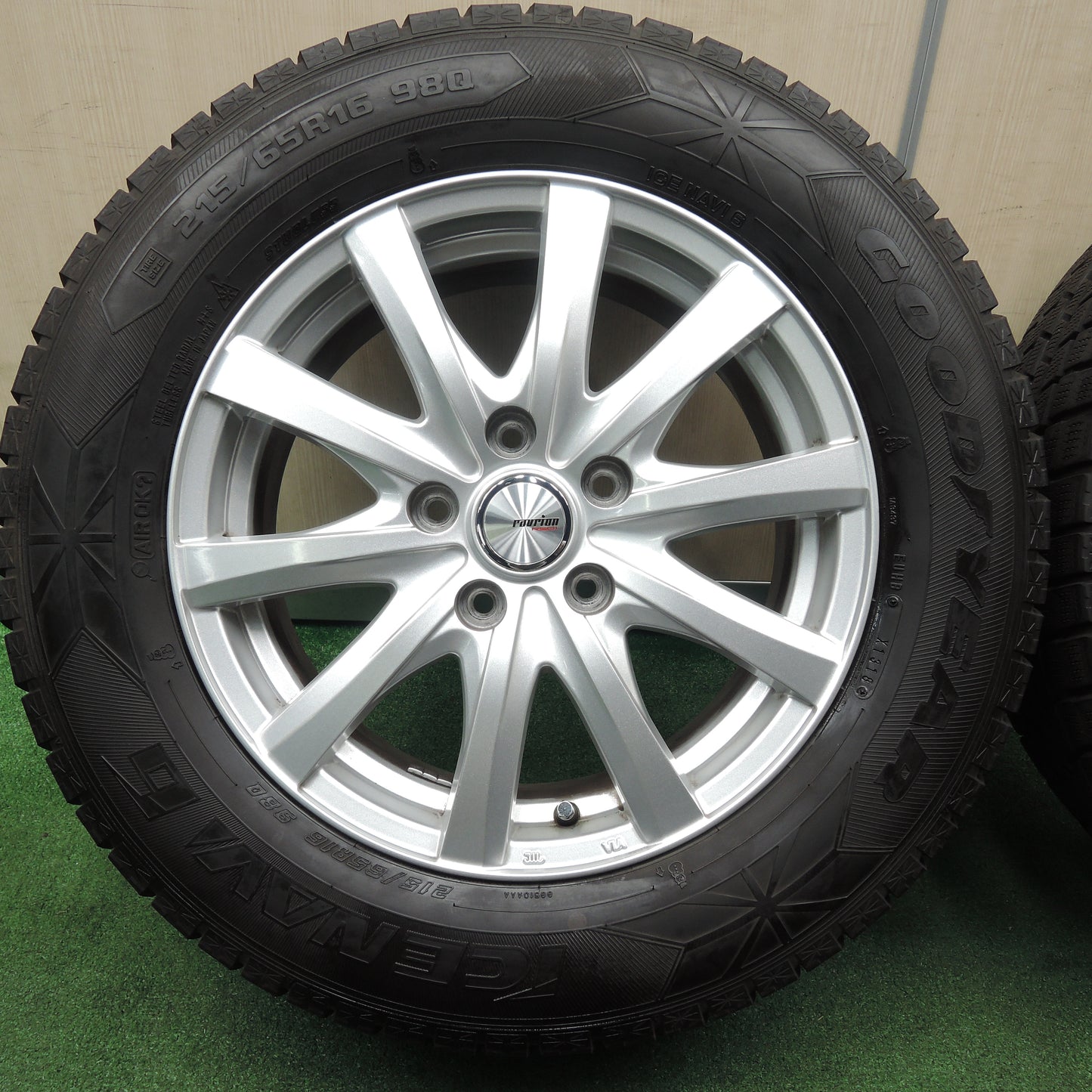 *送料無料*キレイ★スタッドレス 215/65R16 グッドイヤー アイスナビ6 ravrion RS01 ラブリオン 16インチ PCD114.3/5H★3121606TNス