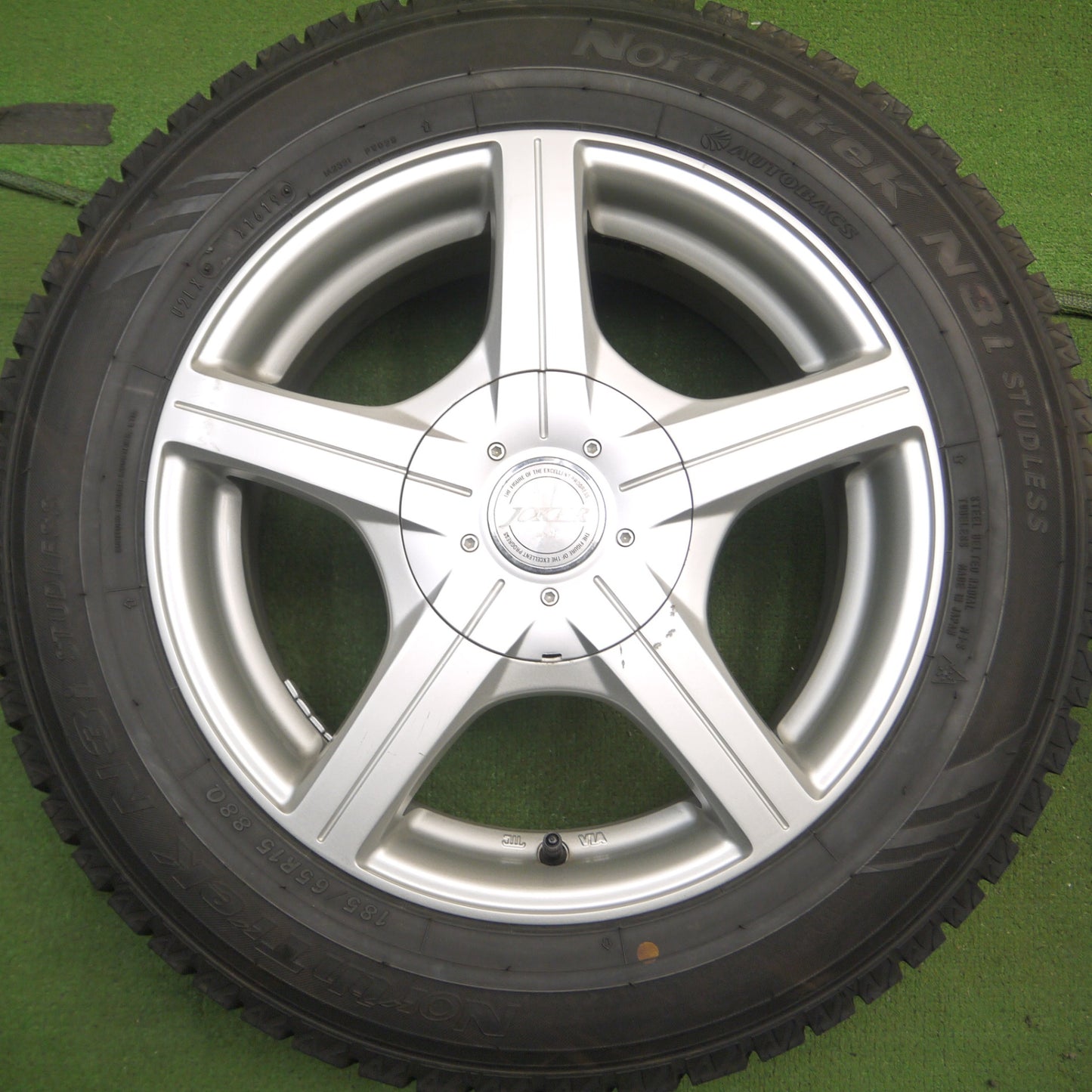 *送料無料* 超バリ溝！9.5分以上★スタッドレス 185/65R15 オートバックス ノーストレック N3i JOKER ジョーカー PCD100 114.3/4H マルチ★4022102Hス