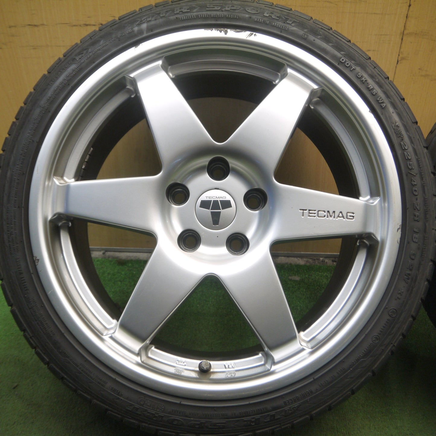 *送料無料* バリ溝！9分★ワーゲン 等 TECMAG 225/40R18 ATR SPORT テクマグ 18インチ PCD112/5H★4030405Hノ