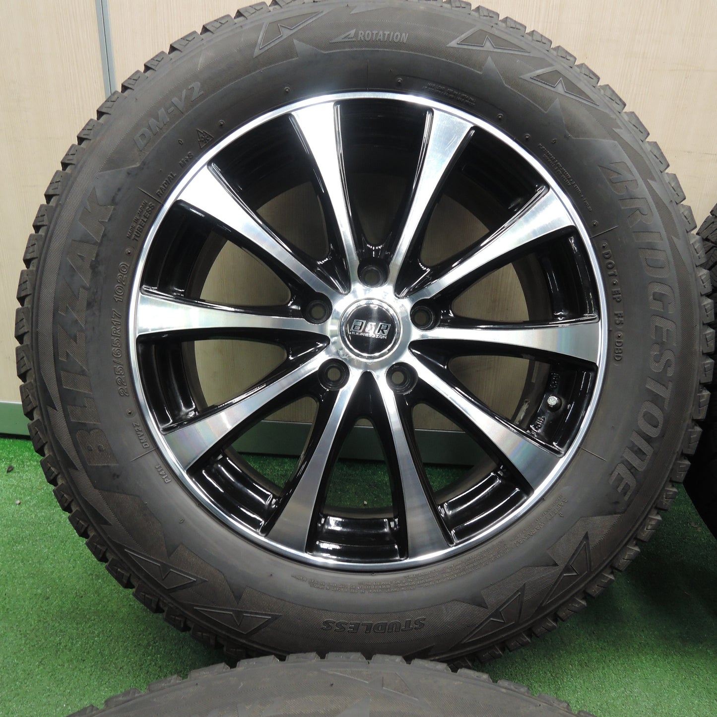 *送料無料*4本価格★スタッドレス 225/65R17 ブリヂストン ブリザック DM-V2 aGR AGGRESSION 17インチ PCD114.3/5H★4011406TNス