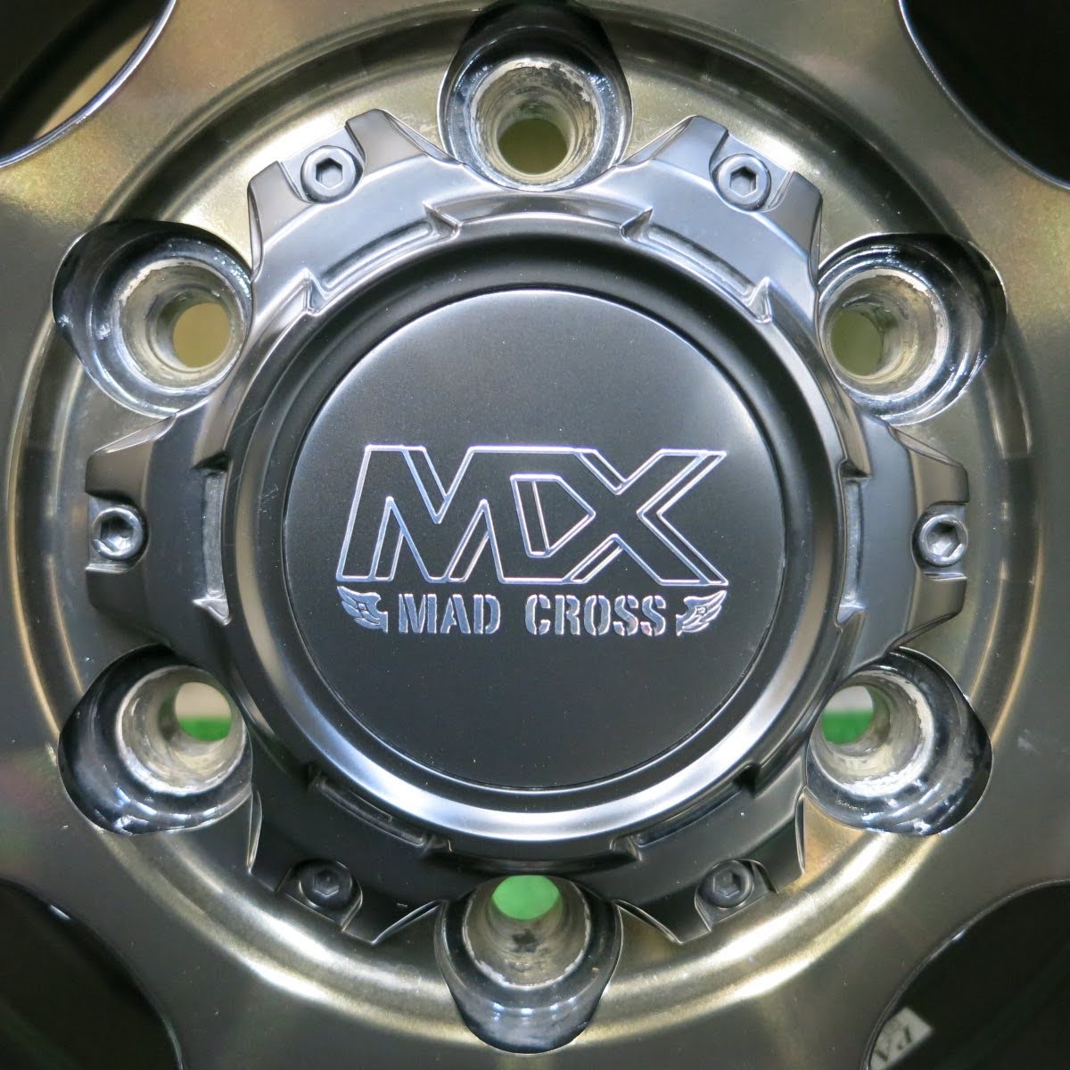 [送料無料]超バリ溝！22年！キレイ！ほぼ10分★ハイエース 等 MX MAD CROSS 195/80R15 スタッドレス ブリヂストン ブリザック VL10 PCD139.7/6H★3071007イス