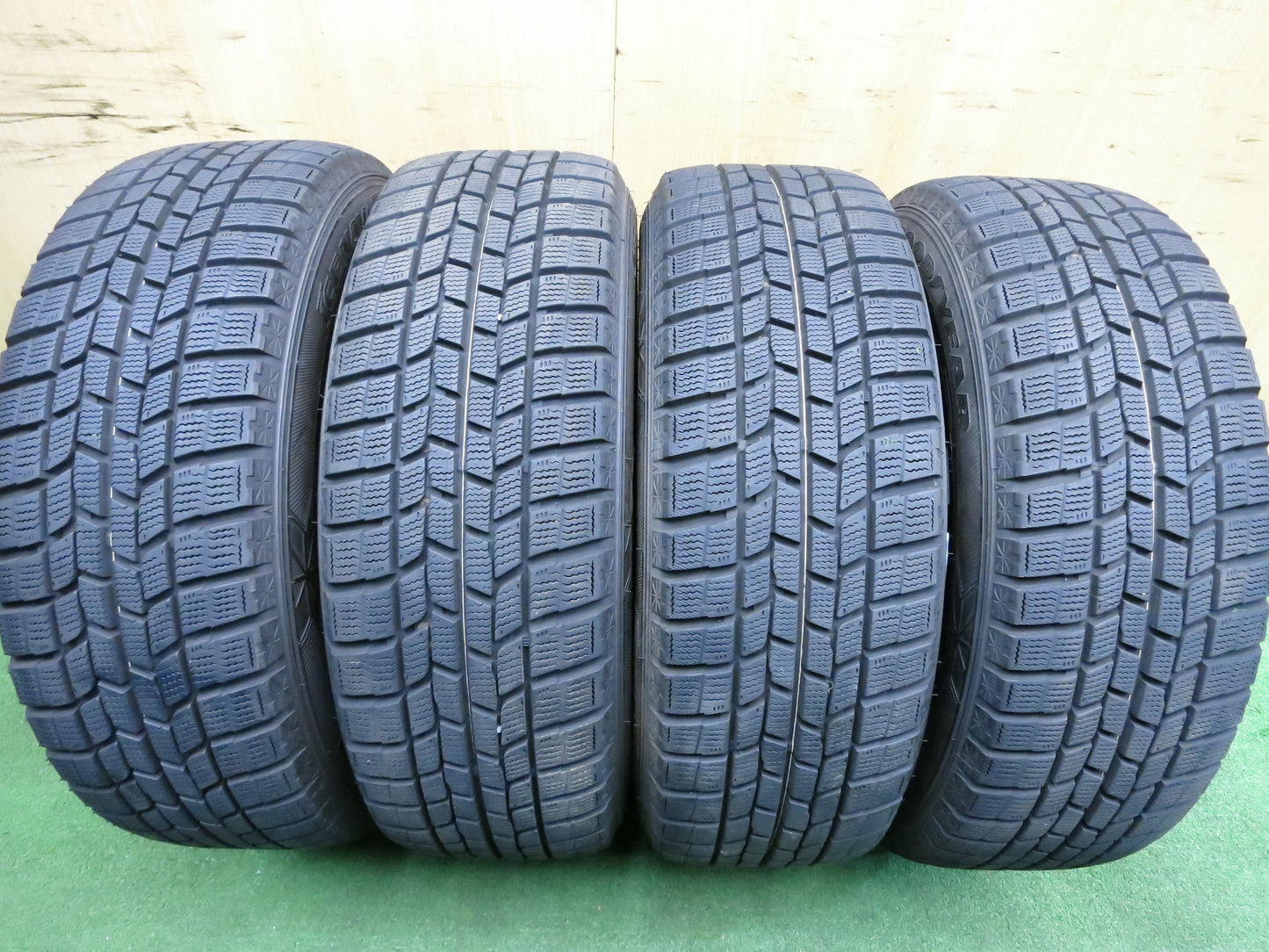 [送料無料]バリ溝！18年！キレイ！9.5分以上★スタッドレス SCHNEIDER 205/55R16 グッドイヤー アイスナビ6 MiD シュナイダー マルカ PCD100/5H★2121206Hス