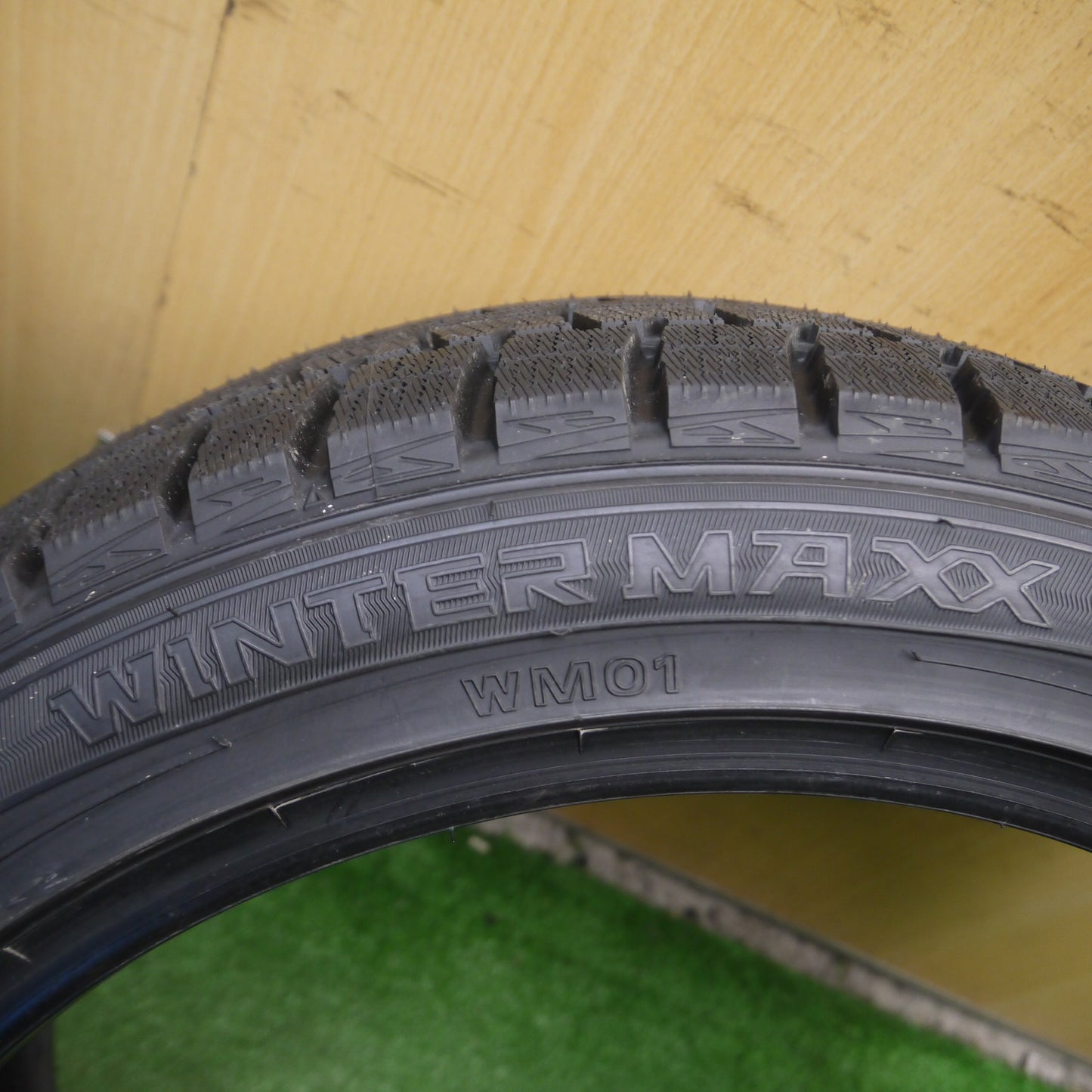 *送料無料*ほぼ未使用★スタッドレス 225/45R18 ダンロップ ウインターマックス WM01 タイヤ 18インチ レヴォーグ オデッセイ 等★3112804Hスタ