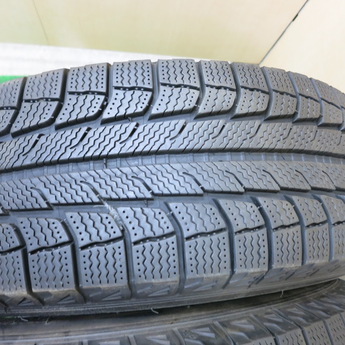 [送料無料]バリ溝！9.5分★スタッドレス 215/70R16 ミシュラン LATITUDE X-ICE XI2 Gurtna weds 16インチ PCD100 114.3/5H マルチ★3062301ヌス