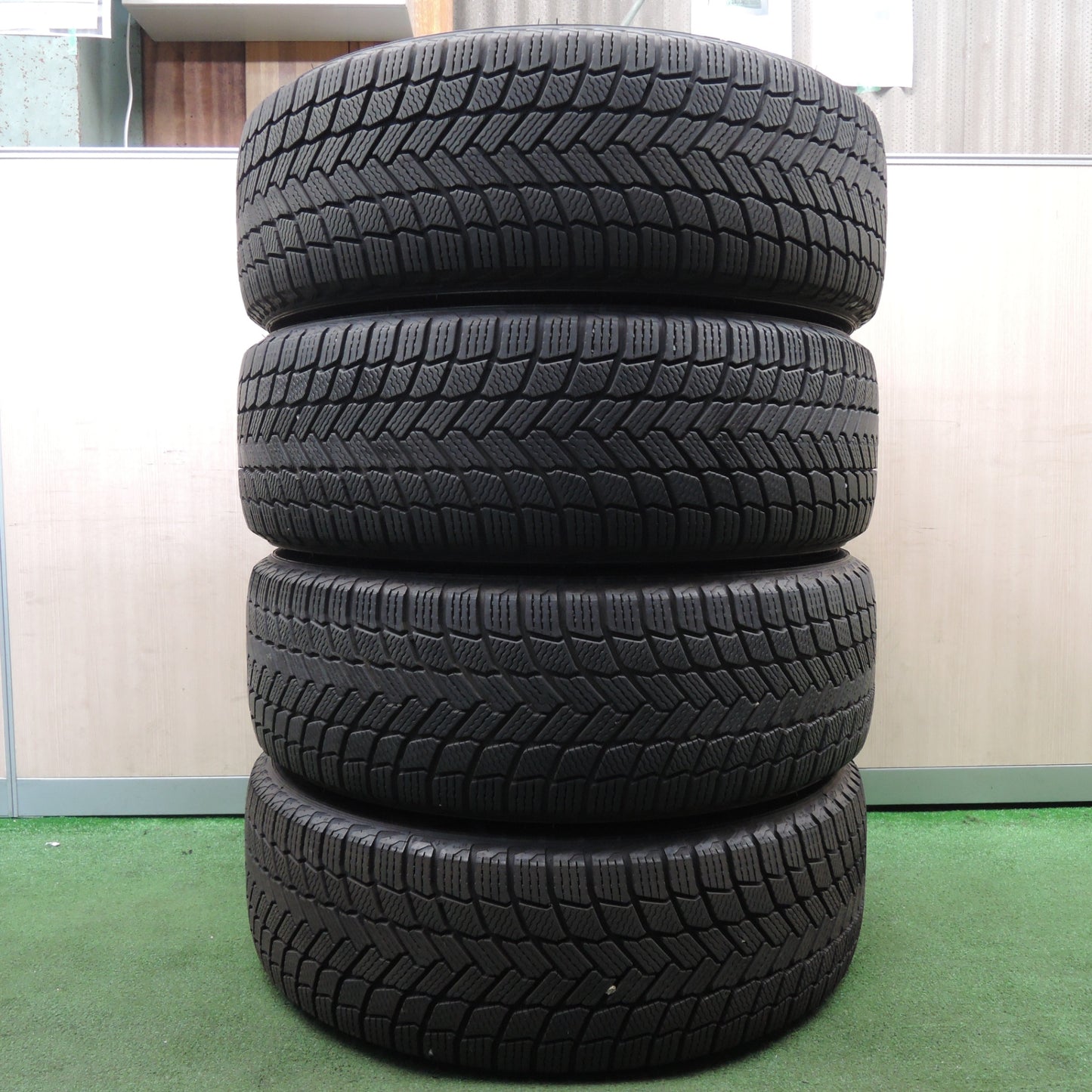 *送料無料* バリ溝！22年！キレイ！9分★スタッドレス 235/55R20 ミシュラン X-ICE SNOW SUV Delmore デルモア 20インチ PCD114.3/5H★4022901NJス