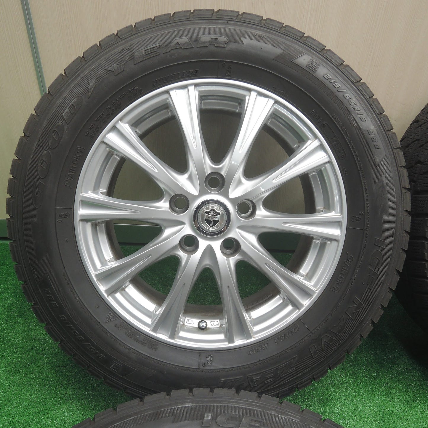 [送料無料]バリ溝！キレイ！9分★スタッドレス 215/65R16 グッドイヤー アイスナビ ZEA2 JOKER weds ジョーカー 16インチ PCD114.3/5H★3071202SYス