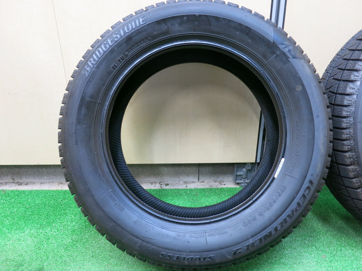 [送料無料]バリ溝！8.5分★スタッドレス 175/65R15 ブリヂストン アイスパートナー2 タイヤ 15インチ アクア カローラ 等★3020109ヒスタ