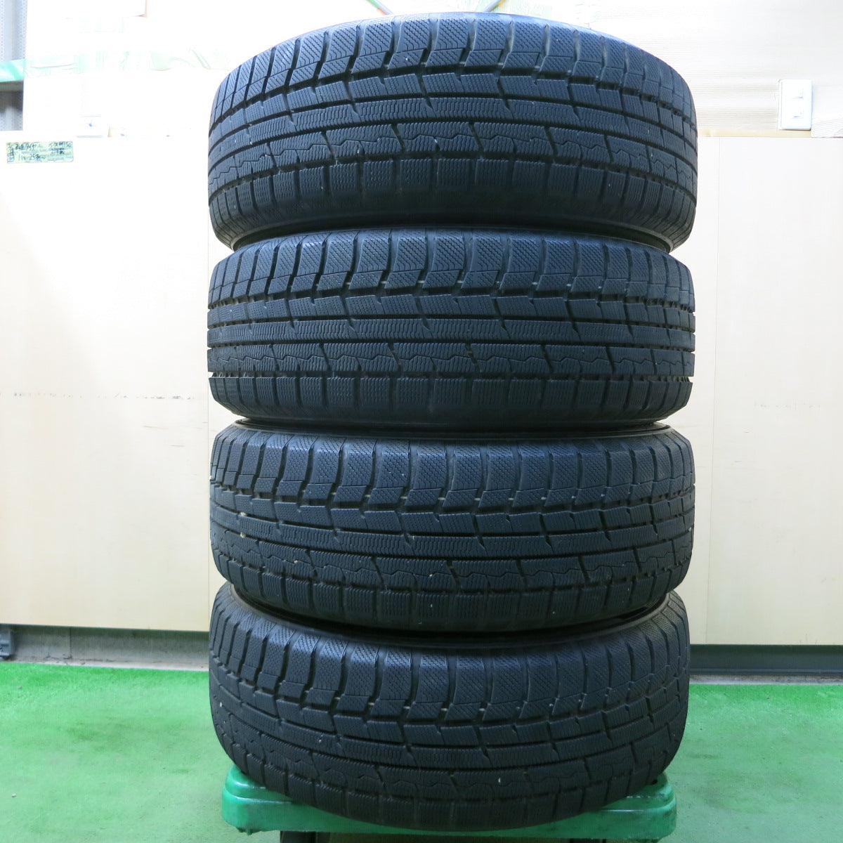 *送料無料*バリ溝！キレイ！9.5分以上★スタッドレス 225/60R17 トーヨー ウインタートランパス TX KORPER ケルパー 17インチ PCD114.3/5H★3103103イス