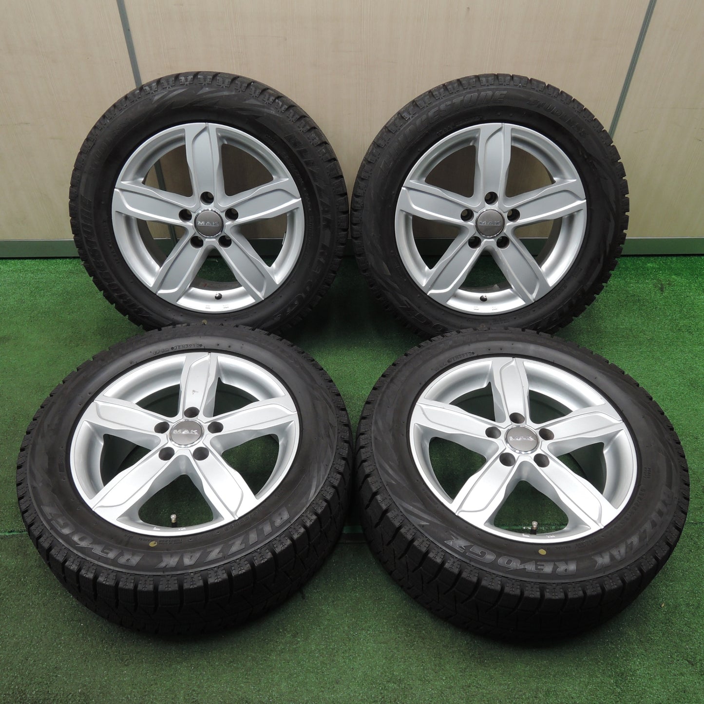 *送料無料* バリ溝！9.5分以上★ベンツ アウディ等 MAK 225/55R16 スタッドレス ブリヂストン ブリザック REVO GZ 16インチ PCD112/5H★4022801NJス