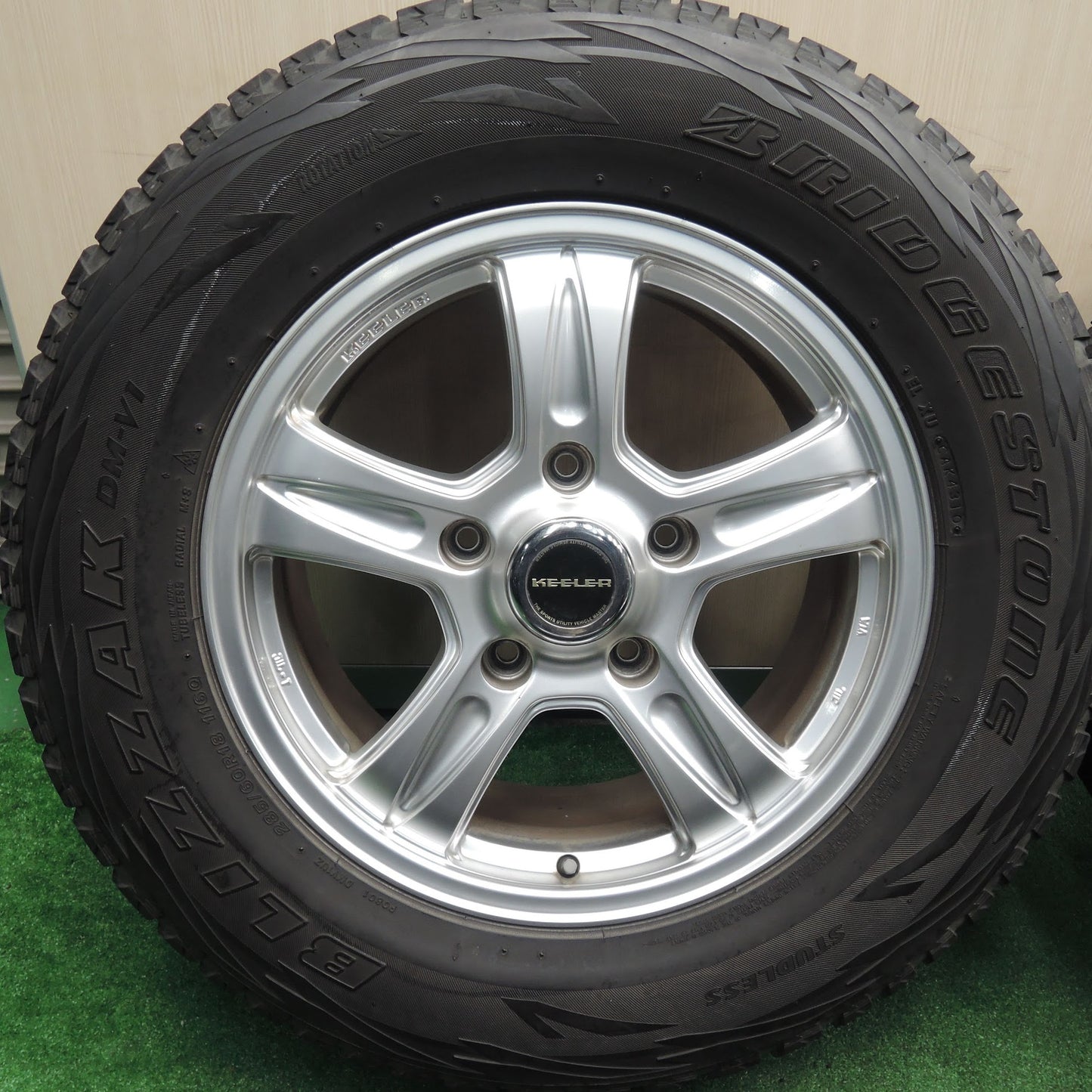 [送料無料]キレイ★ランクル 等 weds キーラー 285/60R18 スタッドレス ブリヂストン ブリザック DM-V1 KEELER 18インチ PCD150/5H★3111803HAス