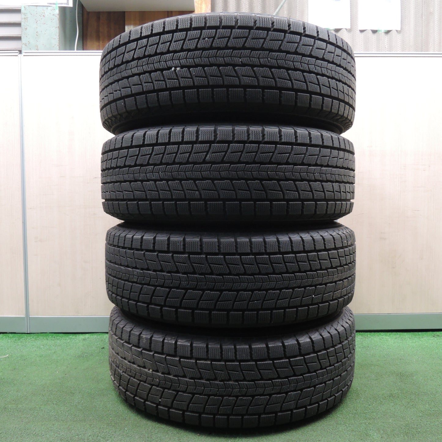 *送料無料* バリ溝！20年！キレイ！9.5分以上★スタッドレス 225/65R17 ダンロップ ウインターマックス SJ8 VELVA SPORTZ PCD114.3/5H★4022907NJス