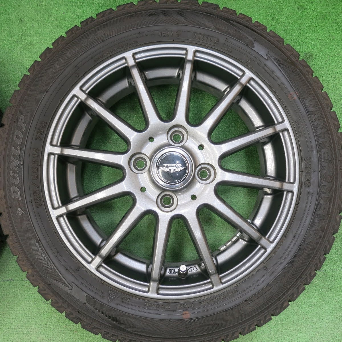 [送料無料]バリ溝！19年！キレイ！9.5分以上★スタッドレス 165/60R14 ダンロップ ウインターマックス WM02 TEAD テッド 14インチ PCD100/4H★3053101ヒス