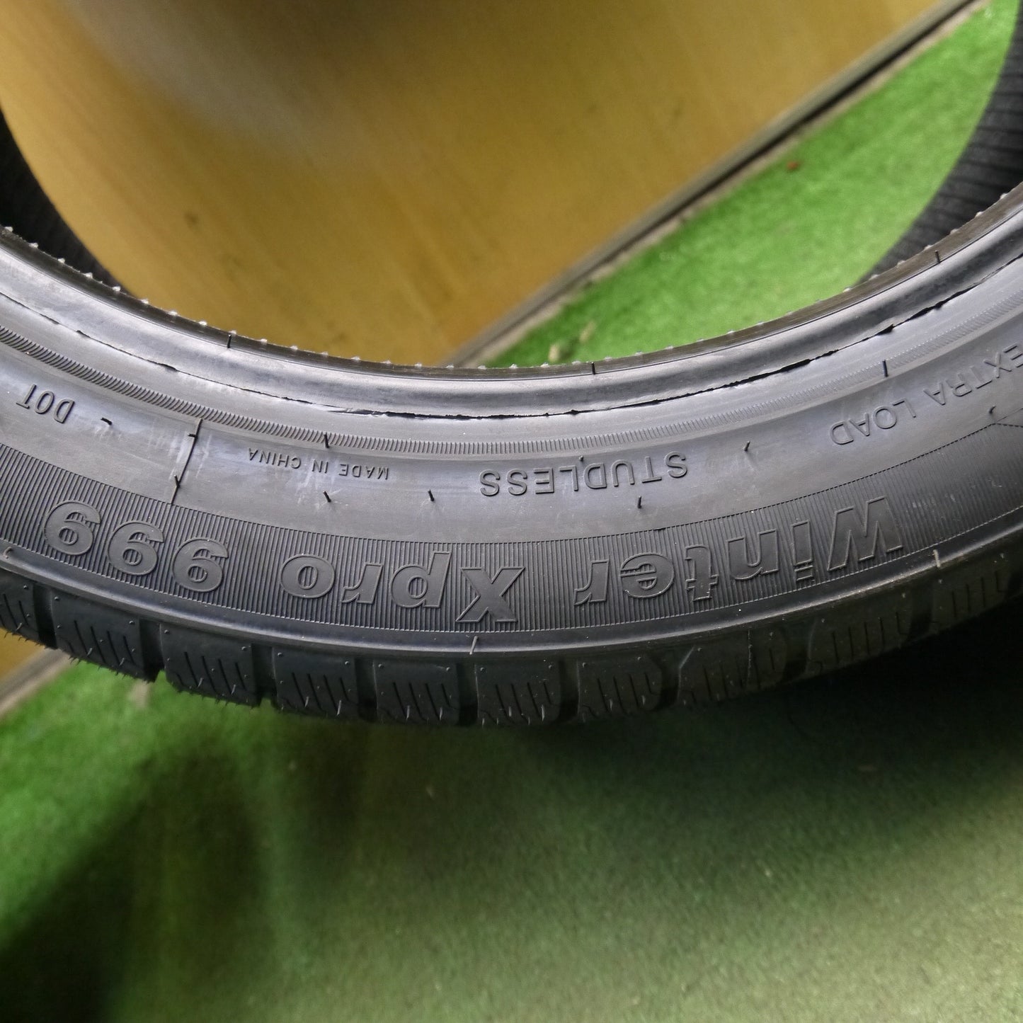 *送料無料*未使用！23年★スタッドレス 275/40R20 ROADMARCH Winter Xpro 999 タイヤ 20インチ BMW レクサス等★4010907Hスタ