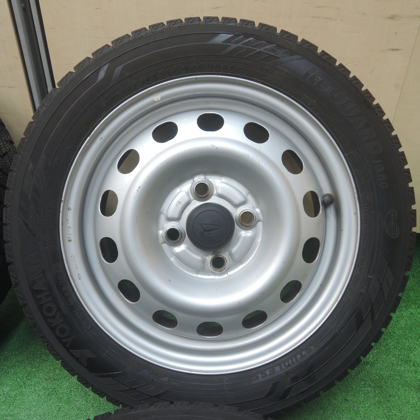 *送料無料* バリ溝！キレイ！8.5分★ダイハツ タント 純正 スチール 155/65R14 スタッドレス ヨコハマ アイスガード iG60 PCD100/4H★4022712SYス