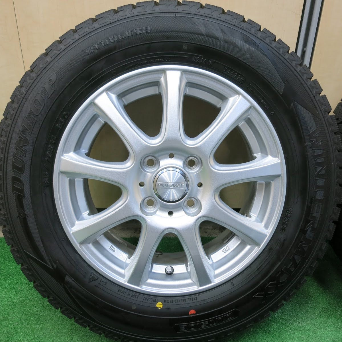 [送料無料]超バリ溝！22年！ほぼ10分★スタッドレス 185/70R14 ダンロップ ウインターマックス WM02 DUFACT デュファクト 14インチ PCD100/4H★3061702ヒス