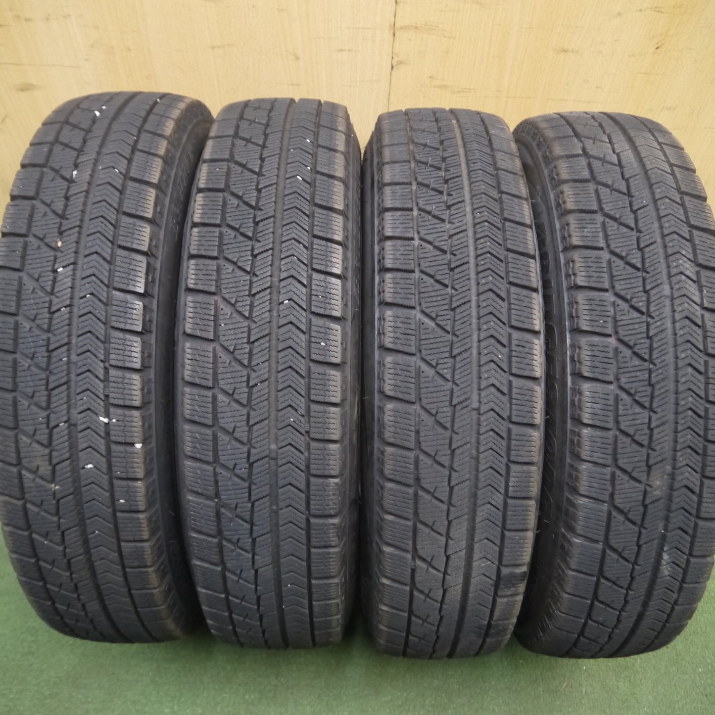 *送料無料* キレイ★スタッドレス 145/80R13 ブリヂストン ブリザック VRX VENTO 13インチ PCD100/4H★4021415Hス