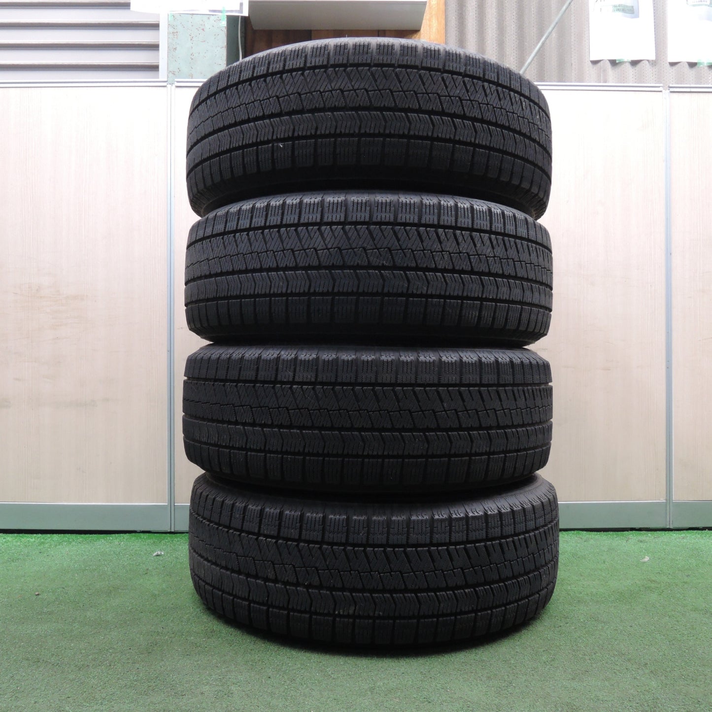 *送料無料* バリ溝！キレイ！9分★フォレスター等 215/60R16 スタッドレス ブリヂストン ブリザック VRX2 ravrion RM01 ラブリオン PCD100/5H★4021702NJス