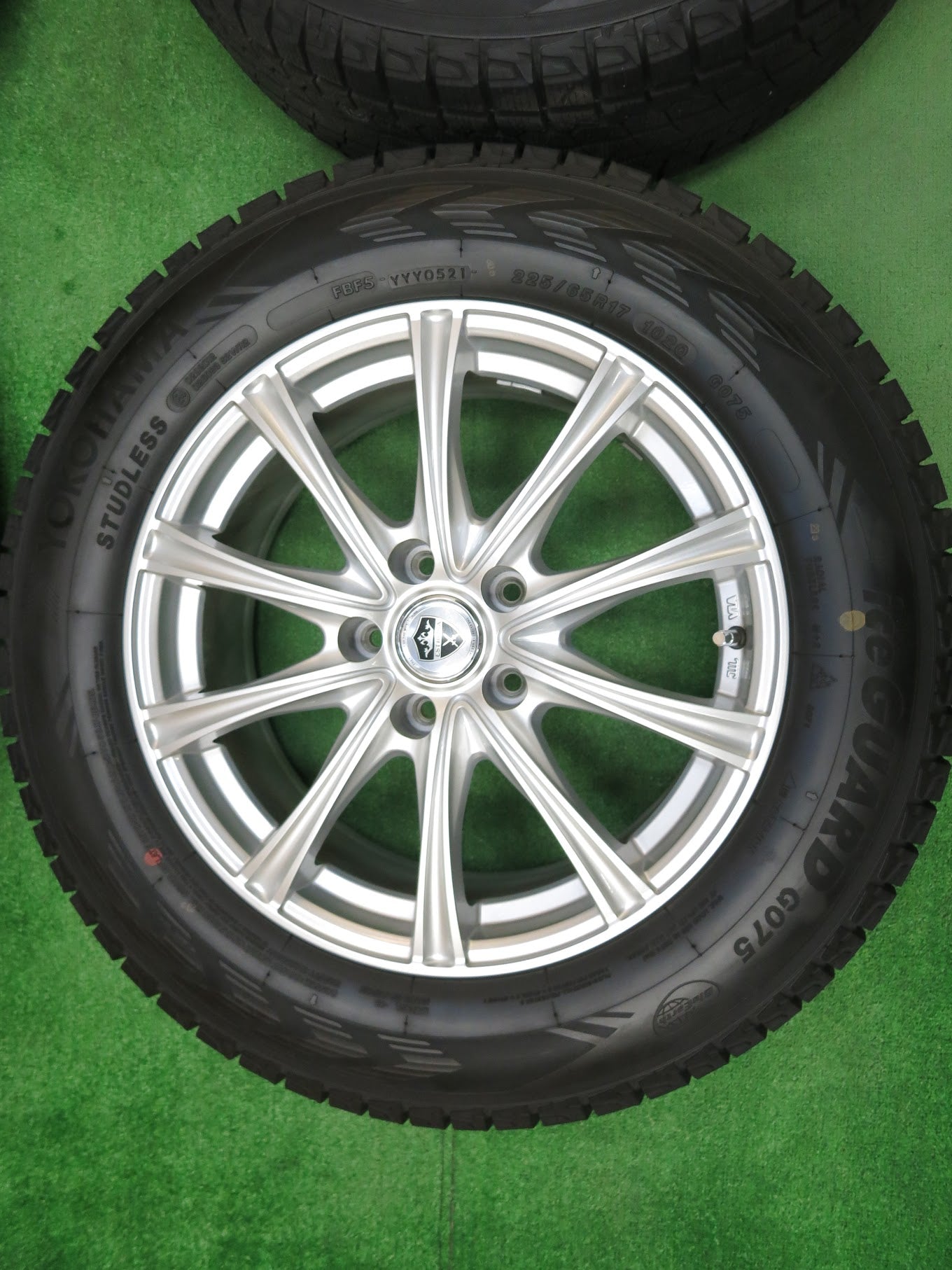 [送料無料]超バリ溝！21年！美品！ほぼ10分★スタッドレス 225/65R17 ヨコハマ アイスガード G075 ESTROSA 17インチ PCD114.3/5H★2122703ヒス