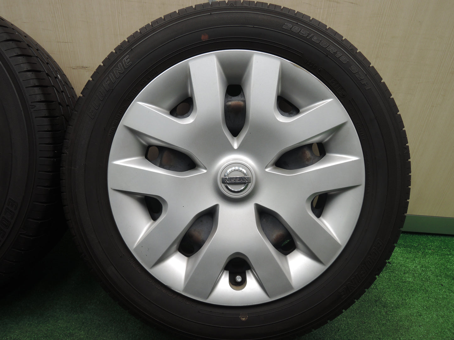 *送料無料*バリ溝！9.5分★日産 ジューク 純正 スチール 205/60R16 エコファイン 16インチ PCD114.3/5H★3111107HAノ