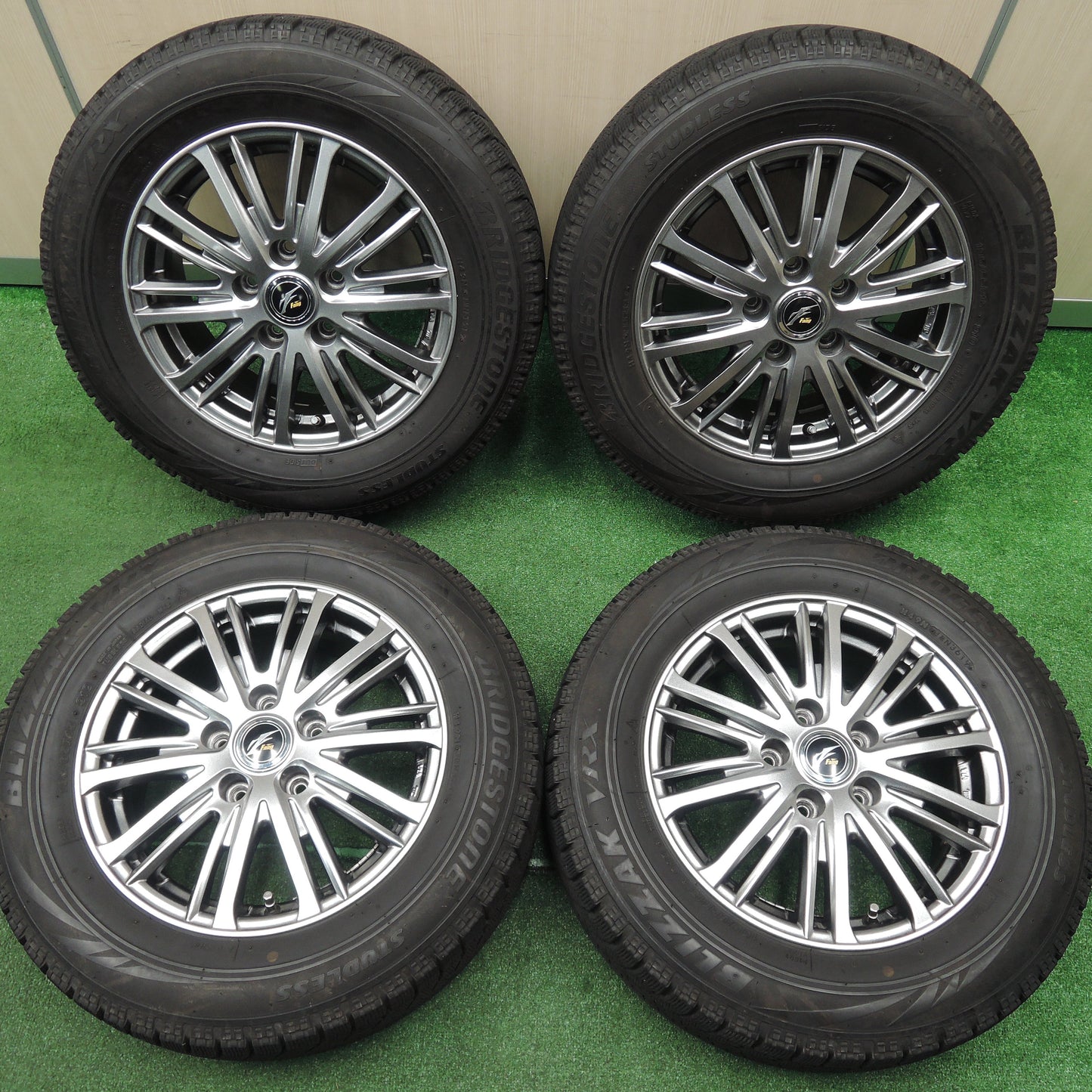 *送料無料*バリ溝！19年！キレイ！9分★スタッドレス 195/65R15 ブリヂストン ブリザック VRX Fang ファング 15インチ PCD114.3/5H★3112409TNス