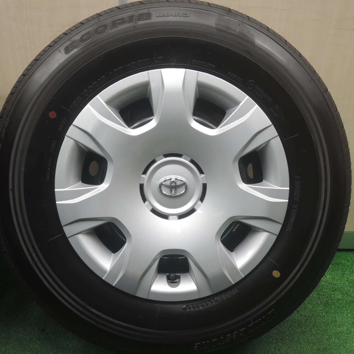 [送料無料]新車外し！21年★トヨタ 200系 ハイエース 純正 スチール 195/80R15 107/105N ブリヂストン エコピア RD613 15インチ PCD139.7/6H★3111817HAノ