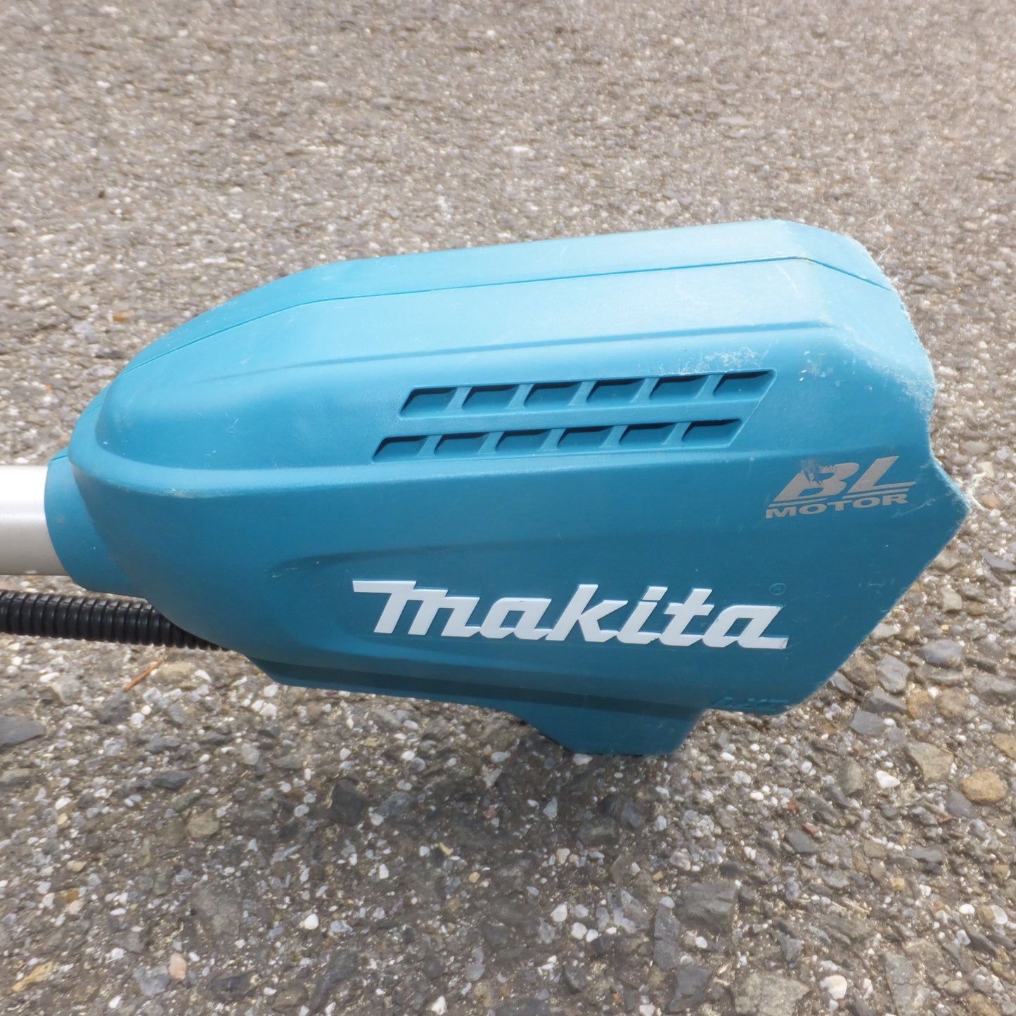 [送料無料] 岐阜発★マキタ makita 充電式草刈機 MUR190UDRG　バッテリ 充電器 無し★