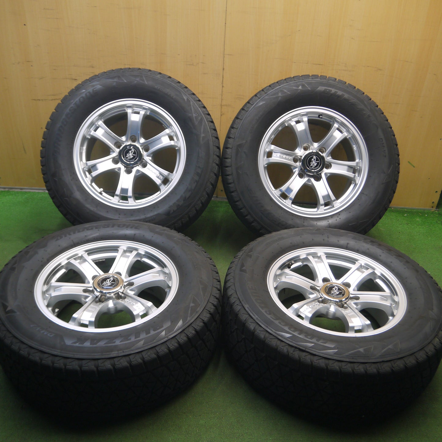 *送料無料*キレイ★スタッドレス  KEELER 265/65R17 ブリヂストン ブリザック DM-V2 キーラー 17インチ PCD139.7/6H★4011609Hス