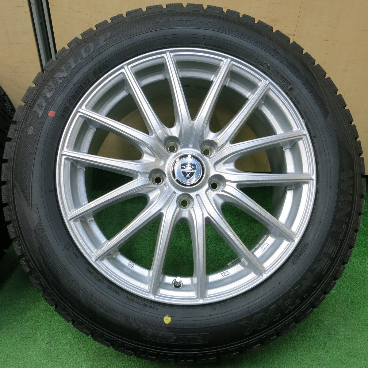 *送料無料* 未使用！22年★スタッドレス 215/60R17 ダンロップ ウインターマックス WM02 ESTROSA エステローザ 17インチ PCD114.3/5H★4021302イス