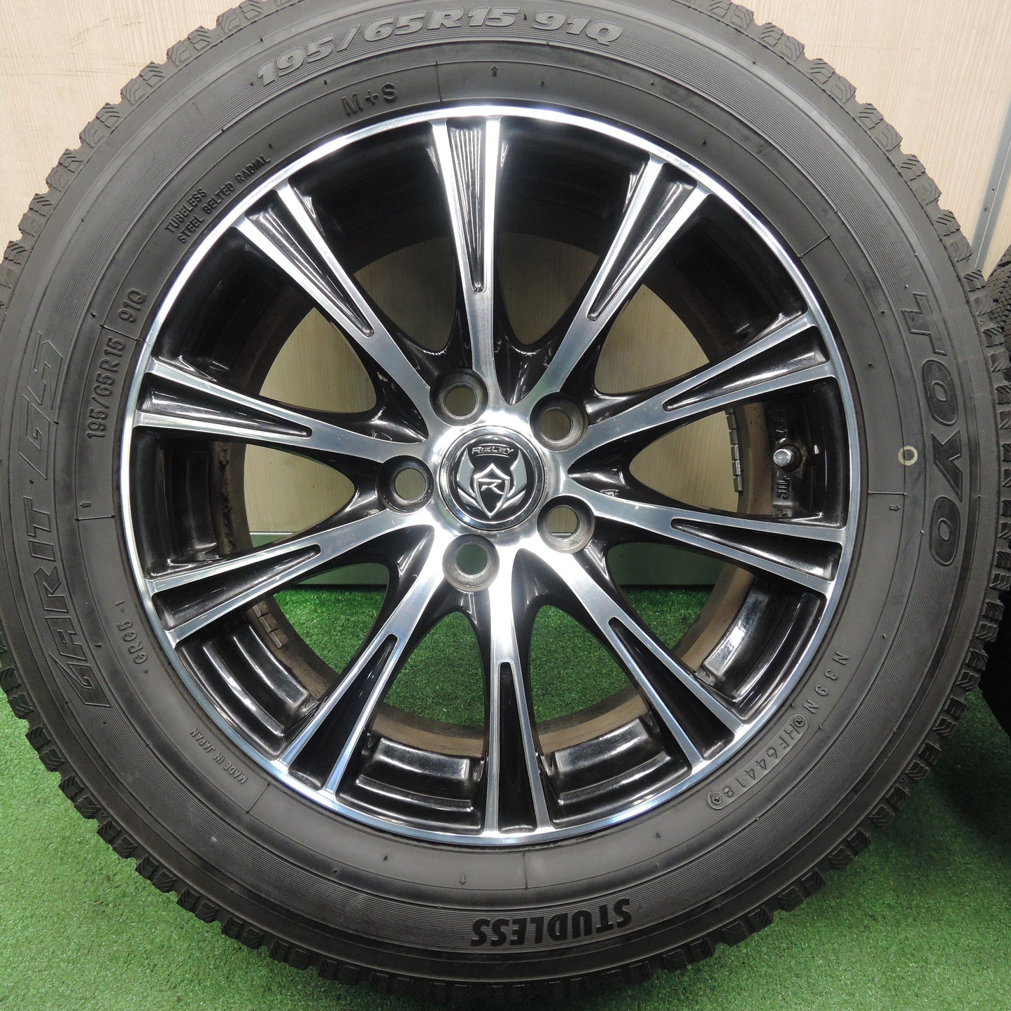 *送料無料*バリ溝！キレイ！8.5分★プリウス 等 195/65R15 スタッドレス トーヨー ガリット G5 RiZLEY ライツレー 15インチ PCD100/5H★3120403TNス