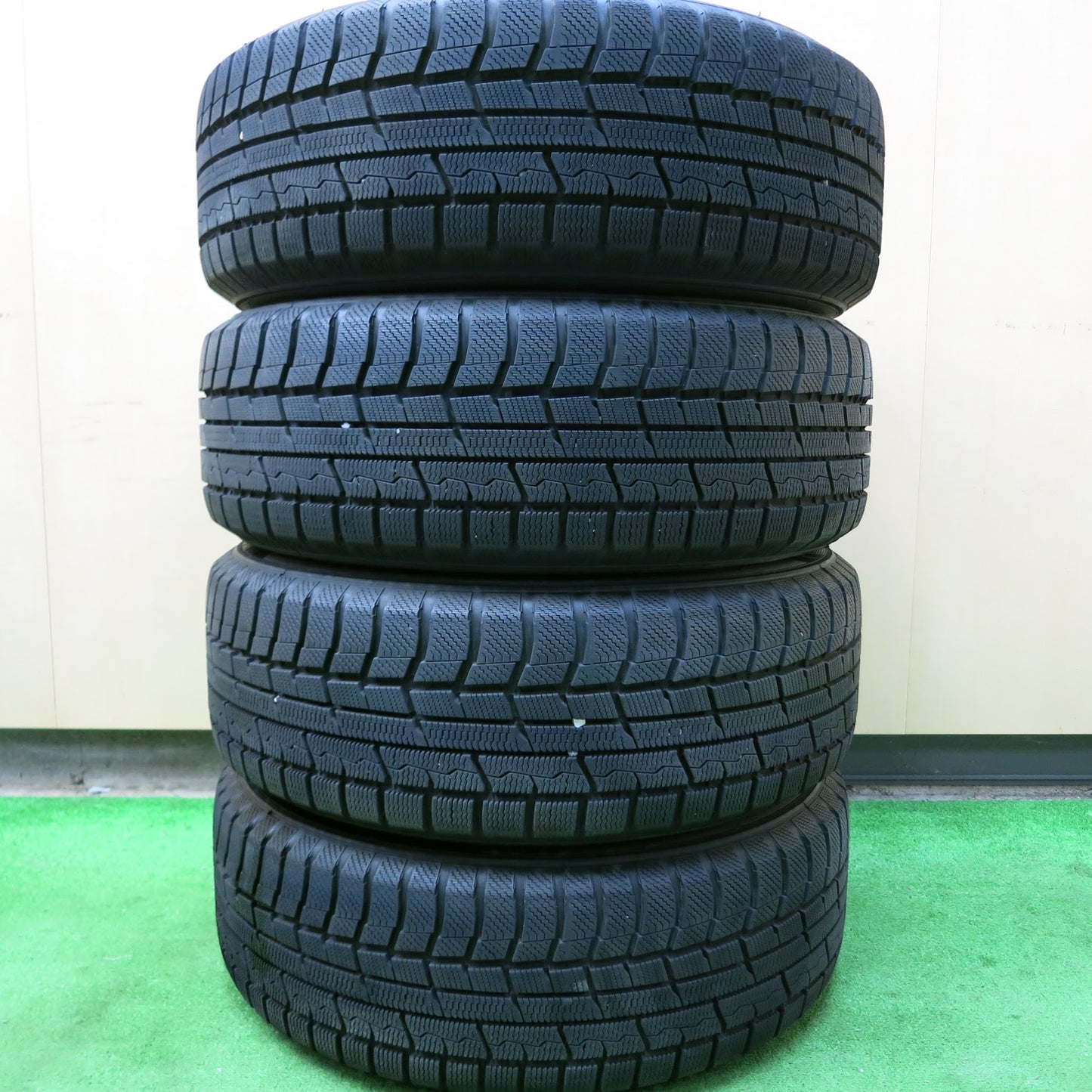 [送料無料]バリ溝！キレイ！9.5分以上★スタッドレス 205/60R16 トーヨー ウインター トランパス TX AZANE E-10 16インチ PCD114.3/5H★3062803ヒス