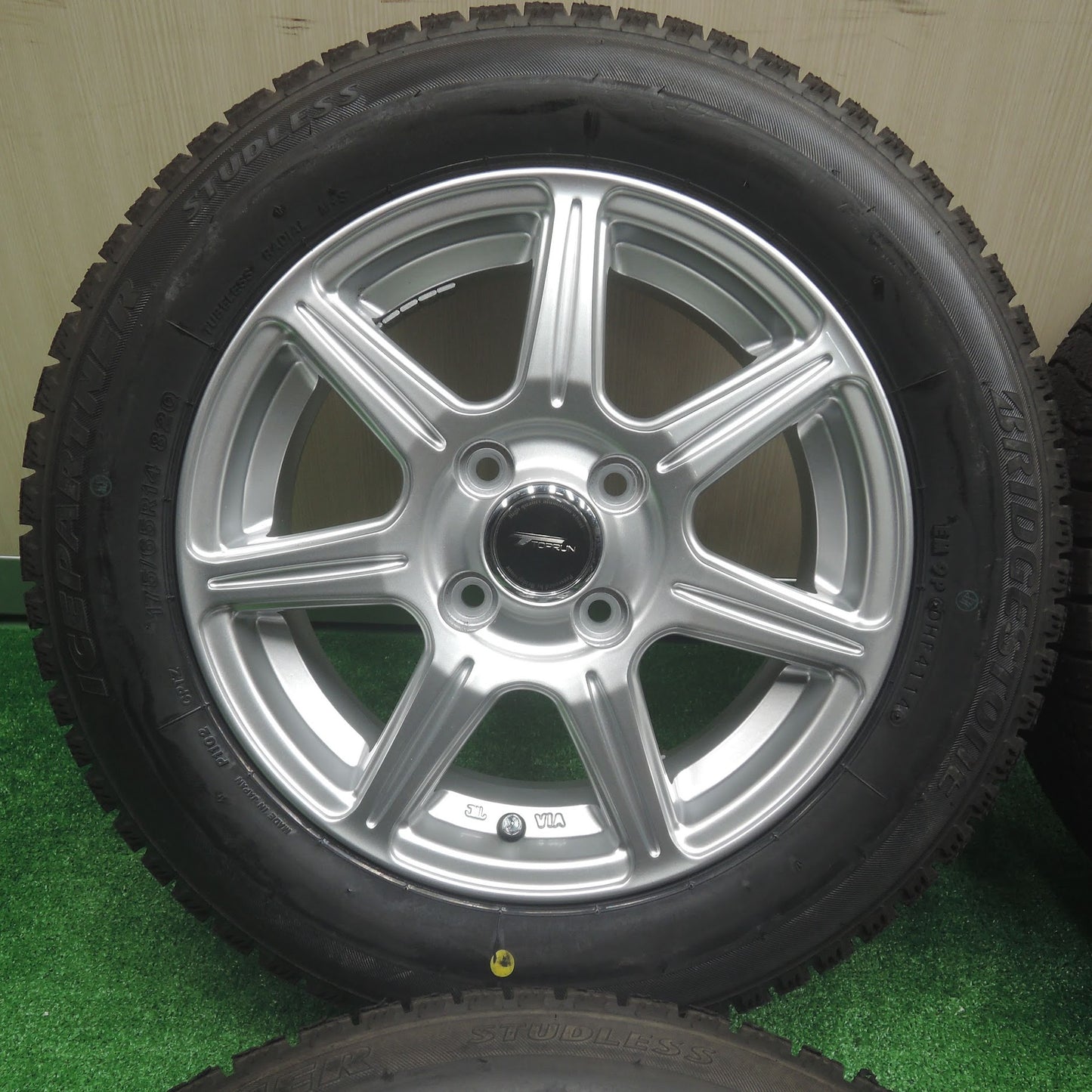 [送料無料]超バリ溝！キレイ！ほぼ10分★スタッドレス 175/65R14 TOPRUN ブリヂストン アイスパートナー トップラン 14インチ PCD100/4H★3072010SYス