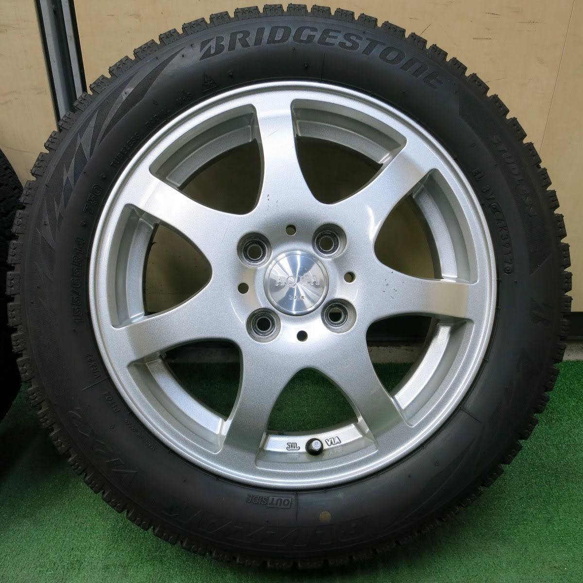 [送料無料]バリ溝！9.5分★スタッドレス 155/65R14 ブリヂストン ブリザック VRX2 AQUA I JAK アクア 14インチ PCD100/4H★3100908イス