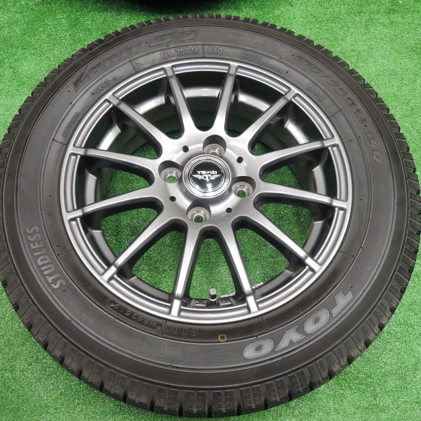 [送料無料]超バリ溝！19年！キレイ！9.5分以上★スタッドレス 175/70R14 トーヨー ガリット G5 TEAD テッド 14インチ PCD100/4H★3072403IHス