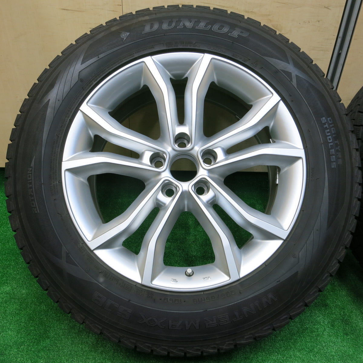 *送料無料*センサー付き！バリ溝！19年！綺麗！9.5分★スタッドレス AGA 235/65R18 TAS ダンロップ ウインターマックス SJ8 PCD114.3/5H★3110302イス