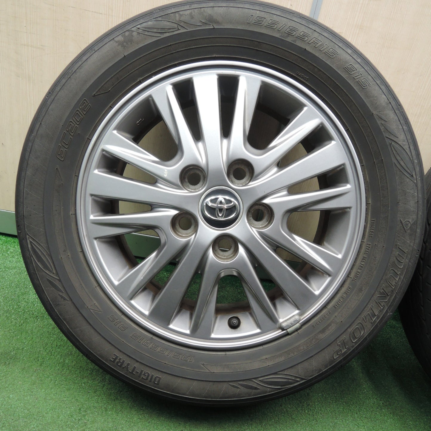 *送料無料* キレイ★トヨタ 80系 ノア ヴォクシー 純正 195/65R15 グッドイヤー DuraGrip ダンロップ EC202 PCD114.3/5H★4022307NJノ